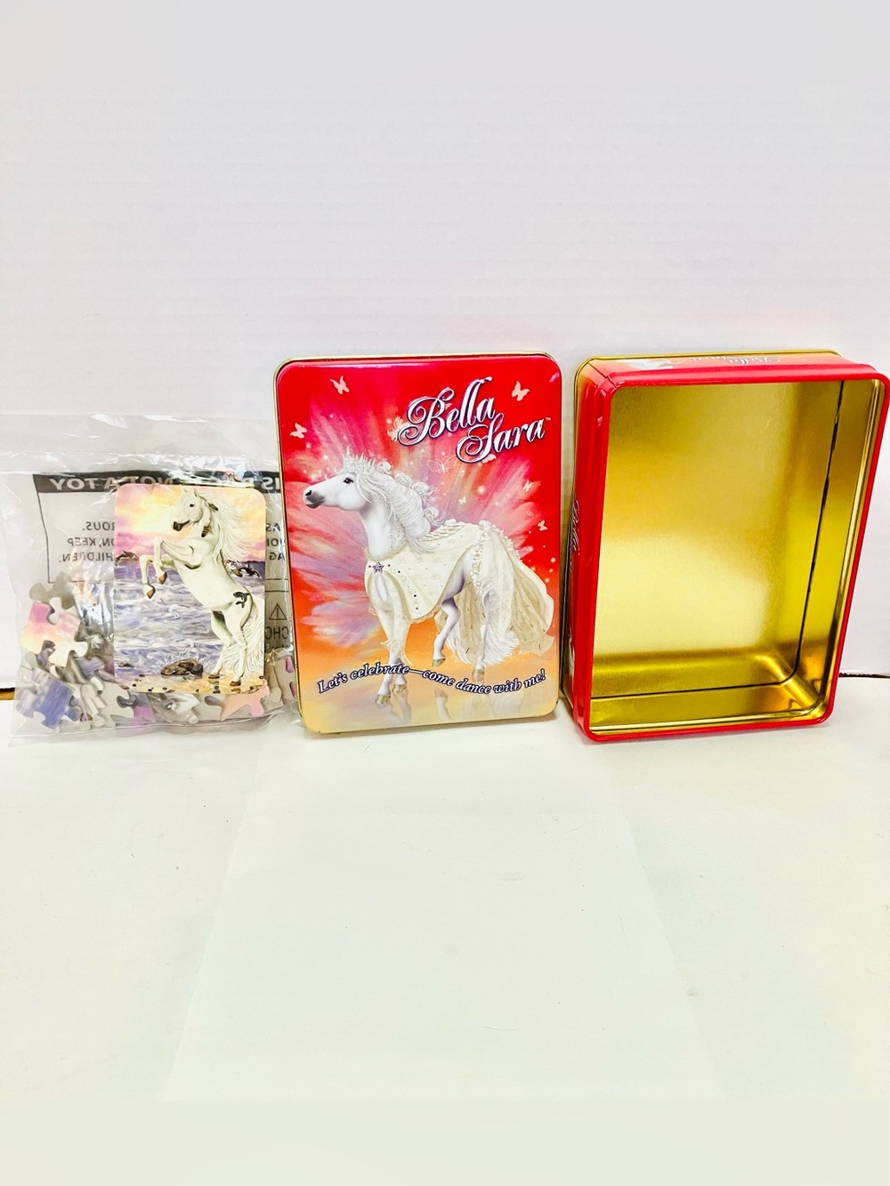 Bella Sara 2009 Holiday Collector Tin With Mini Puzzle Read
